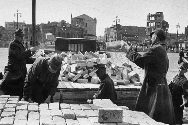 Сталинград-1943: На стройке немцы пленные…